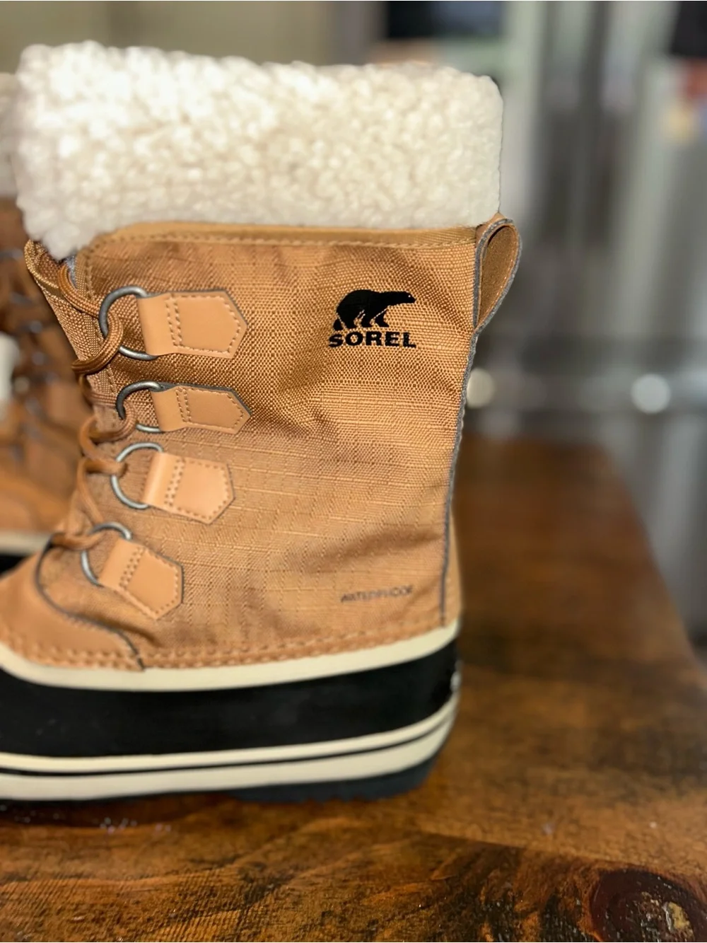 Sorel Caribou Waterproof Lace-Up Snow Boots Beige/Black Mid-Calf Women’s 7